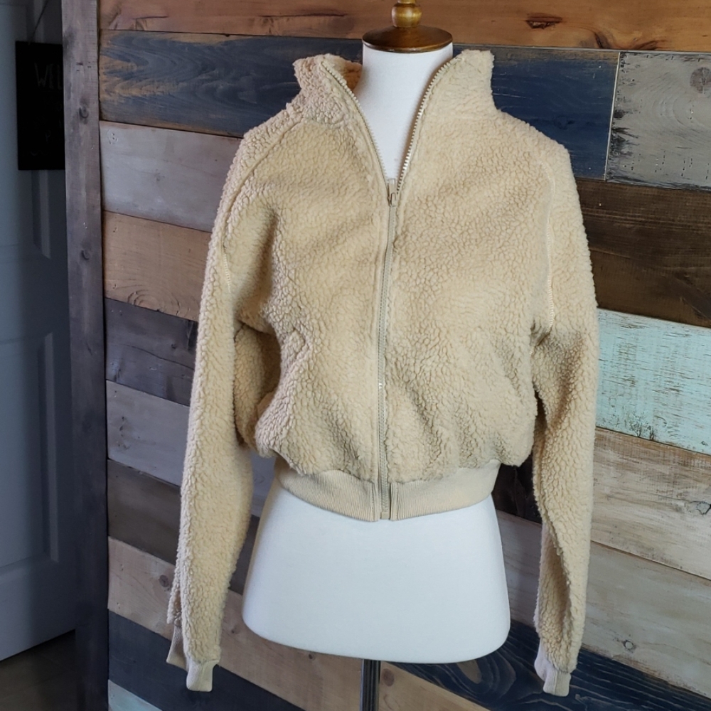 NEW WITHOUT TAG zip up Sherpa